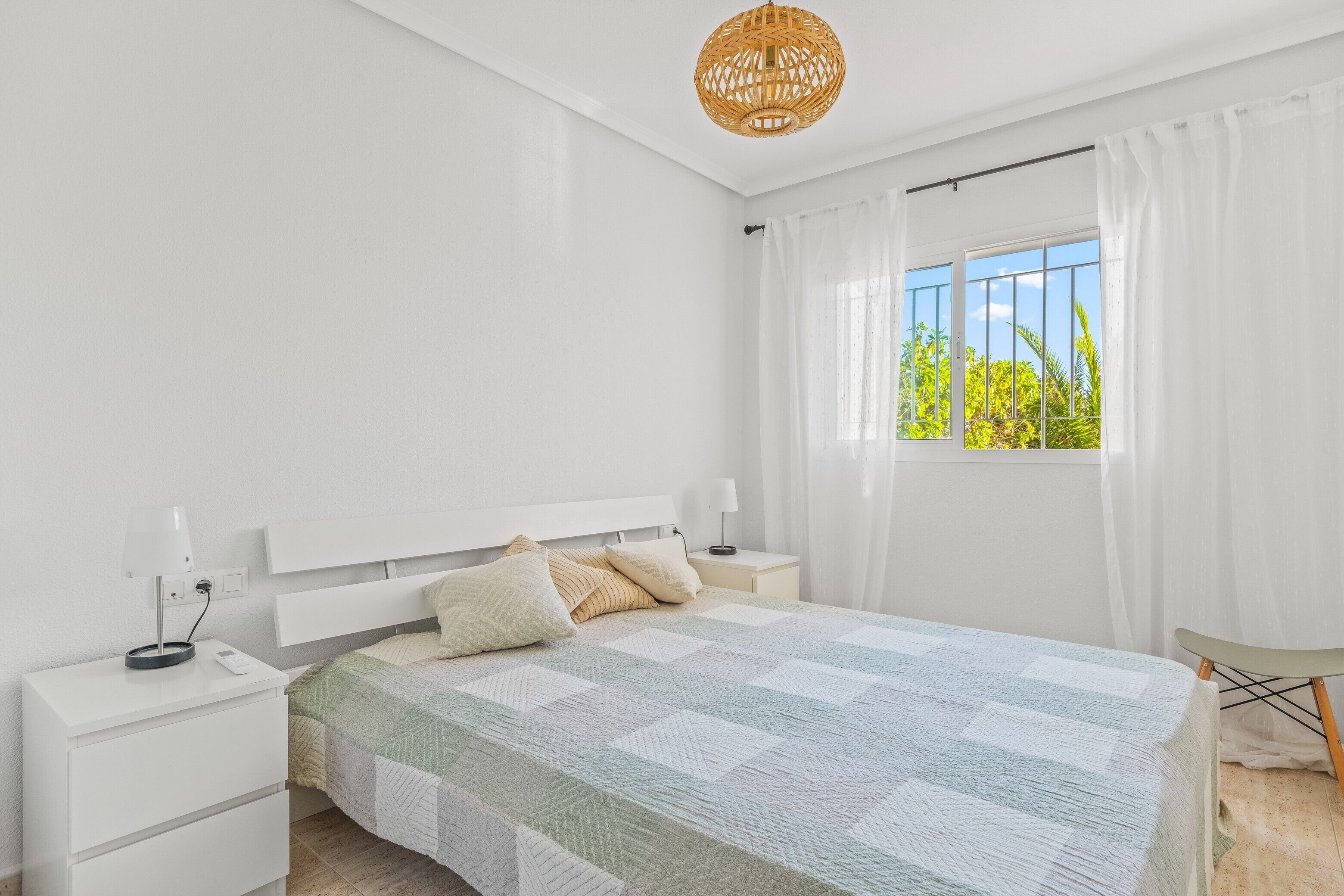 2 slaapkamers, een strijkplank/strijkijzer, gratis wifi, beddengoed
