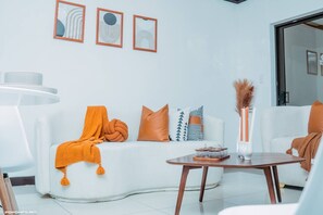 Living area - The House De Made - Luxury Apartment (Fourways)