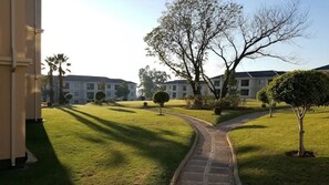 Property grounds - The House De Made - Luxury Apartment (Fourways)