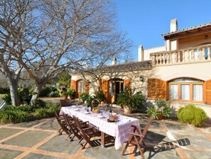 Outdoor dining - Villa 'Cas Moliner' with WiFi, A/C and private pool (Son Sardina)