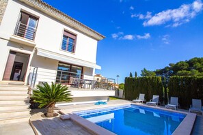 Outdoor pool - Sunny villa with pool, WIFI and A/C (Cala Rajada)