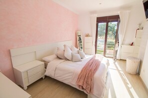 3 bedrooms, iron/ironing board, Internet, bed sheets - Sunny villa with pool, WIFI and A/C (Cala Rajada)