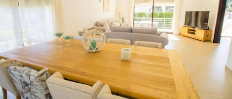 Smart-TV og stereoanlegg