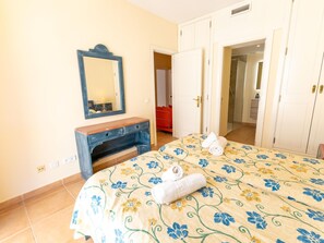 1 habitación, tabla de planchar con plancha, internet y ropa de cama 