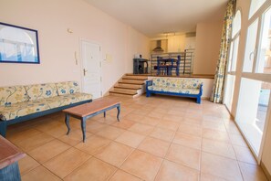 TV - Apartment near the sea with wifi and pool (Port de Pollença)