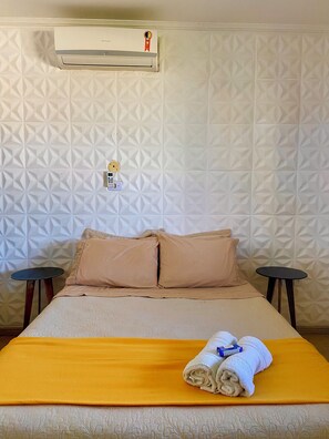 Quarto casal família | Roupas de cama antialérgicas, Wi-Fi de cortesia