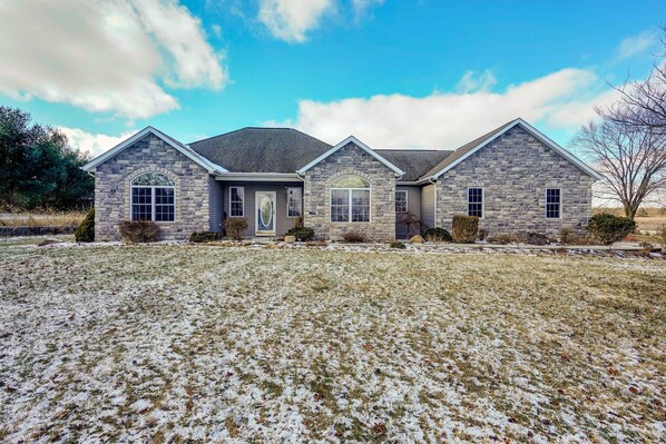 Exterior - Elegant Pataskala Home w/ Hot Tub & Fire Pit! (Pataskala)