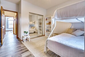 3 bedrooms, desk, iron/ironing board, travel cot - Elegant Pataskala Home w/ Hot Tub & Fire Pit! (Pataskala)