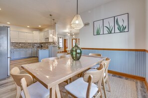 Dining - Elegant Pataskala Home w/ Hot Tub & Fire Pit! (Pataskala)