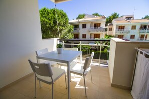 Outdoor dining - Beautiful Apartment with wifi and A/C (Port de Pollença)
