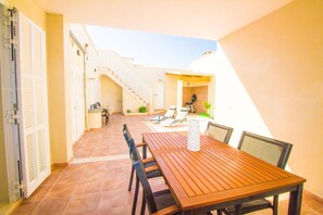 Outdoor dining - Villa Embat by North Properties Mallorca (Can Picafort)