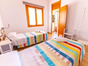 3 bedrooms, iron/ironing board, internet, bed sheets