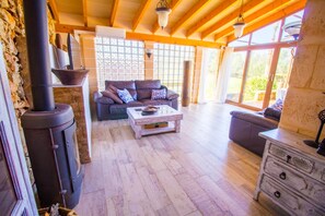 Smart TV, fireplace, ping pong, stereo - Cas Mostaxet by North Properties Mallorca (Sancellas)