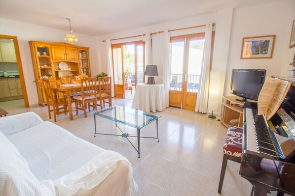 3 habitaciones, tabla de planchar con plancha, internet y ropa de cama 