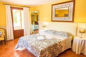 2 chambres, fer et planche à repasser, accès Internet, draps fournis