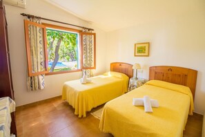 4 chambres, fer et planche à repasser, accès à Internet, literie fournie