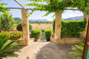 Property grounds - Beautiful typical Majorcan villa with wifi and a/c (Pollença)