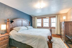 3 bedrooms, iron/ironing board, travel cot, WiFi