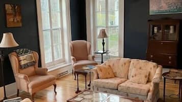 Smart TV, fireplace, books