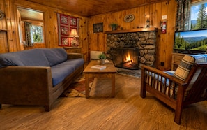 TV, fireplace - Located by the River facing the Mountains (Red River)