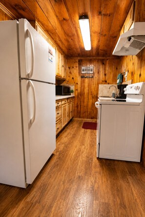 Fridge, microwave, stovetop, coffee/tea maker - Located by the River facing the Mountains (Red River)