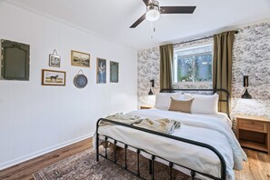 1 bedroom, desk, iron/ironing board, travel cot - Tranquil Country Escape Near Downtown Nashville. Private & Pet-Friendly! (Mt. Juliet)