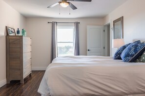 3 bedrooms, iron/ironing board, WiFi, bed sheets - Ocean Drive Suites with Easy Access to Beaches and Golf (Stanley Bridge)