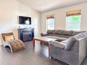 TV, fireplace