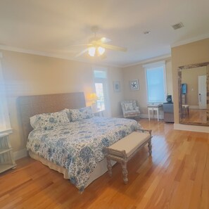 Sandy toes Master Suite