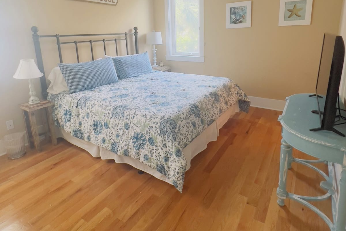 Beach Delight Master Suite | Premium bedding, pillowtop beds, individually decorated