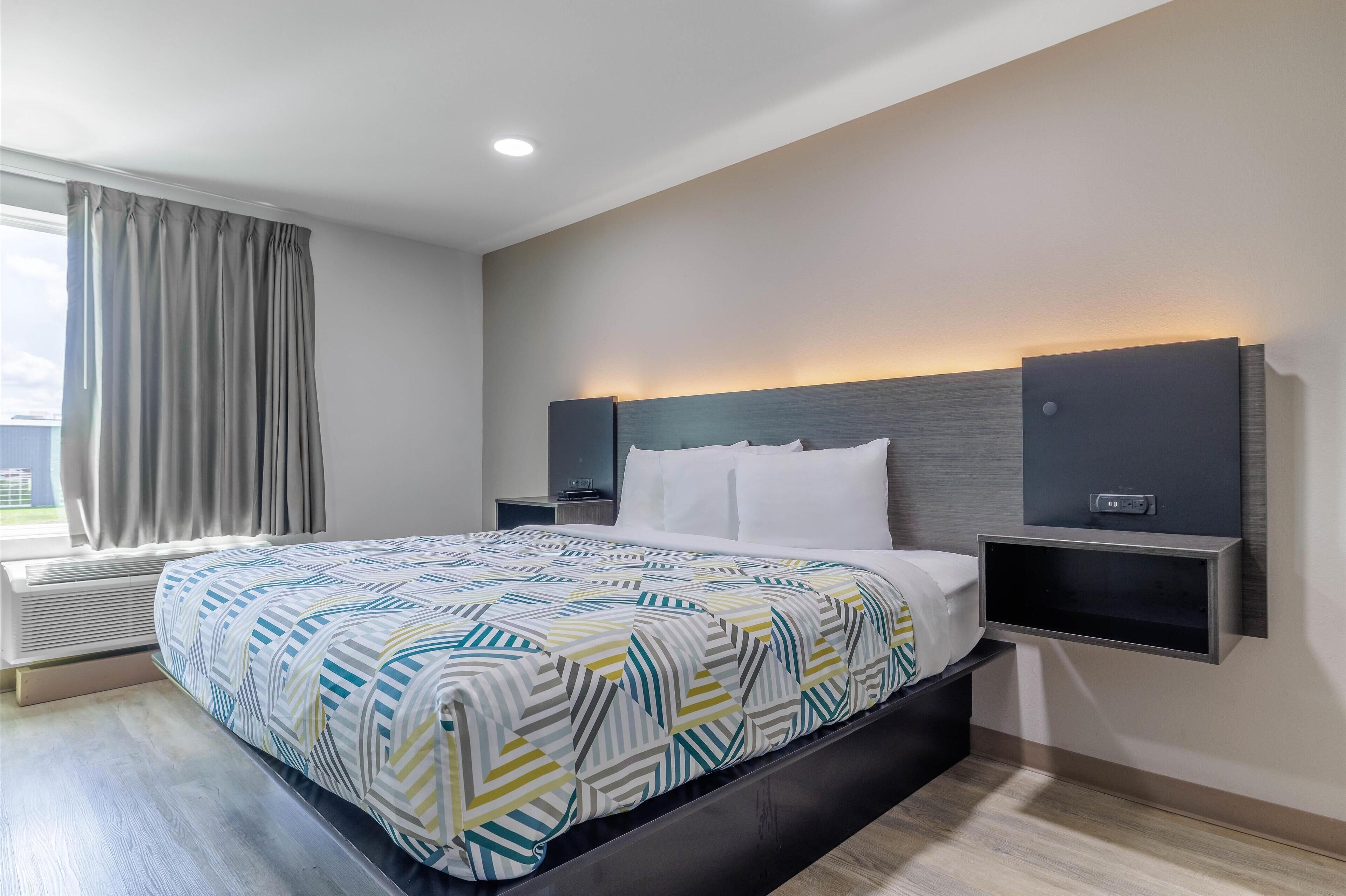 書桌、遮光布/窗簾、免費無線上網、床單