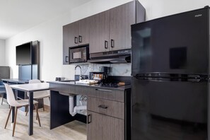 Full-size fridge, microwave, stovetop, coffee/tea maker