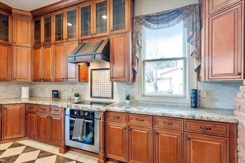 Stay In A Piece of San Jose History.