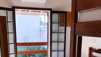 Quarto quádruplo básico | Roupa de cama