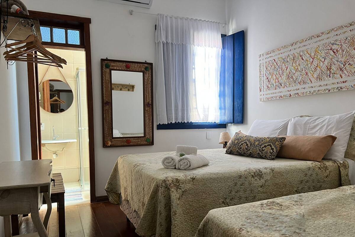 Standard Triple Room | Iron/ironing board (on request), WiFi (free), individually decorated