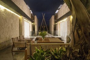 المنطقة المحيطة بالمنشأة