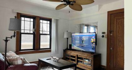 Nice 1 BR Apt, WIFI & Office, Near State Fair and Milwaukee Mile