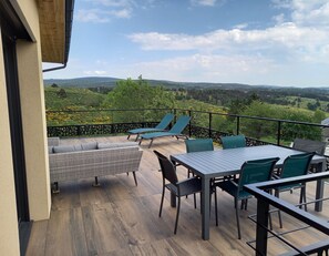 تناول الطعام بالخارج