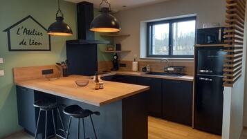 Refrigerador, microondas, horno y parrilla de estufa