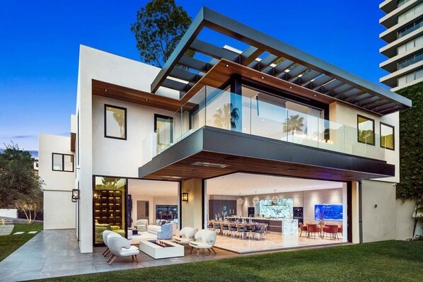 Exterior - Magnificent new architectural private and gated community in Beverly Hills flats (Beverly Hills)