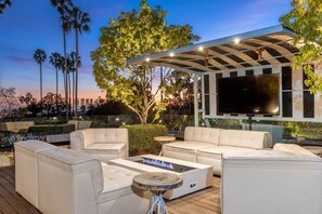 Terrace/patio - Magnificent new architectural private and gated community in Beverly Hills flats (Beverly Hills)