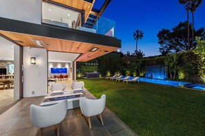 Pool - Magnificent new architectural private and gated community in Beverly Hills flats (Beverly Hills)