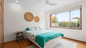 4 habitaciones, tabla de planchar con plancha, wifi y ropa de cama 