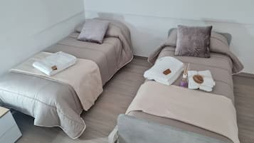1 bedroom, desk, free WiFi, bed sheets