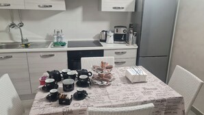 茶具/咖啡用具、冰箱、烤箱、炉灶