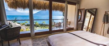 Suite Superior | Desk, laptop workspace, WiFi (free), bed sheets