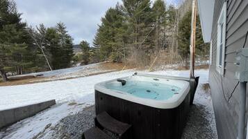 Tina de hidromasaje al aire libre