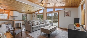 Vacation Cabin minutes from Lake George w/ Hot Tub