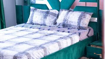 2 bedrooms, iron/ironing board, WiFi, bed sheets