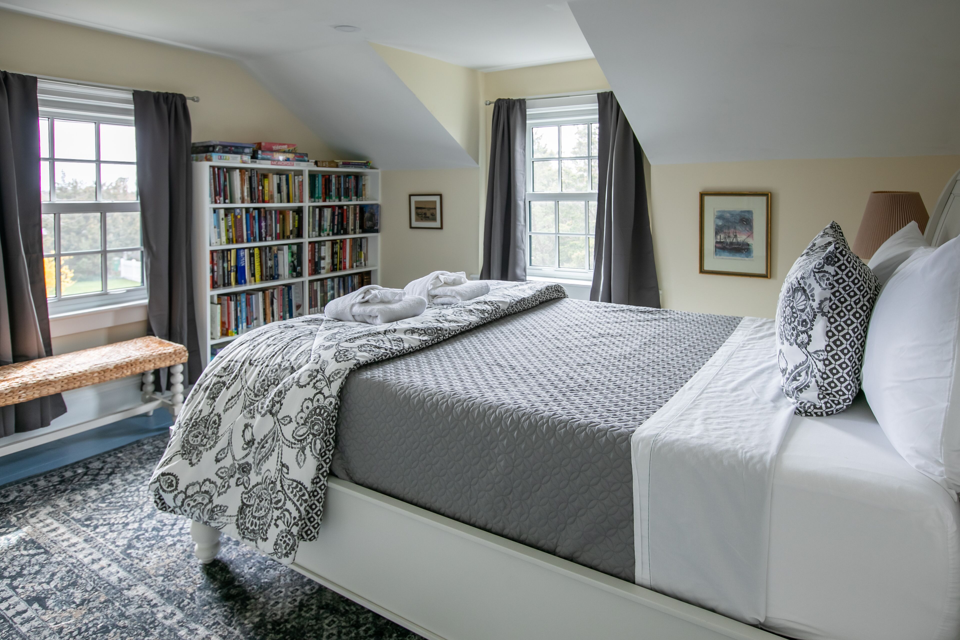 Historic House w/ amazing rooftop deck. Dog-friendly and perfect for big groups!
